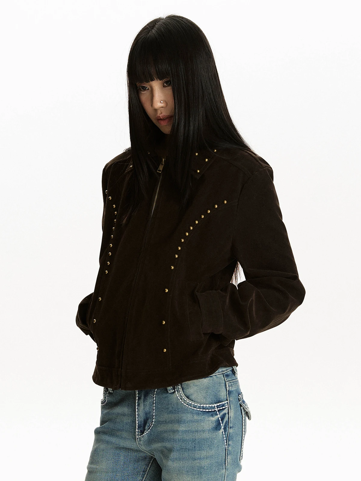 

Женская укороченная куртка Aket в американском ретро-стиле с замшевым воротником на заклепках, приталенная, весенняя, из смесового полиэстера и хлопка, на молнии