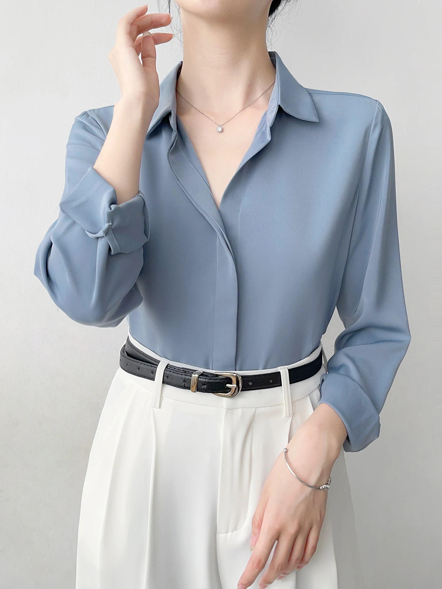

Синяя женская блузка с длинным рукавом и круглым вырезом на пуговицах, шелковый топ с запахом, для офиса, профессиональный корейский стиль, прямой крой