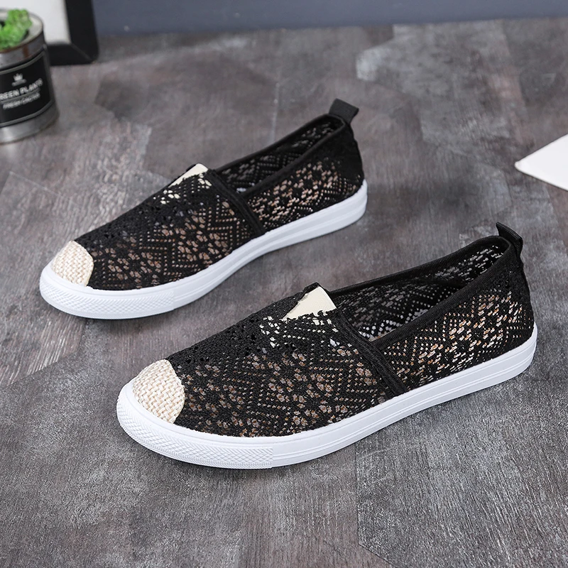 Flat Shoes 2022 New Summer Breathable Hollow Mesh Soft Sole Casual Loafers Shoes for Woman Comfortable Lightweight Slip-on Shoes