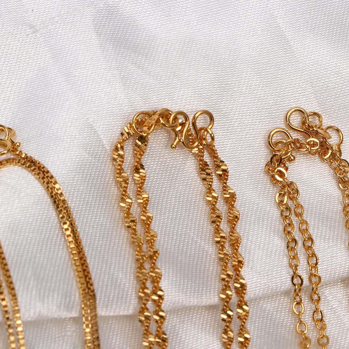 

6Pcs Golden Metal Chains Necklace for Women Elegant Minimalist Jewelry Fine Craftsmanship Wedding Birthday Gift Choice