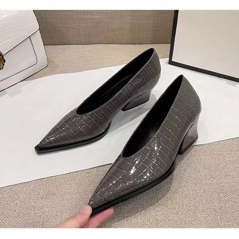 Fashionable Crocodile Leather Office Shoes 2023 Women\'s Simple Patent Leather Shallow High Heels Pointed Toe Women\'s High Heels