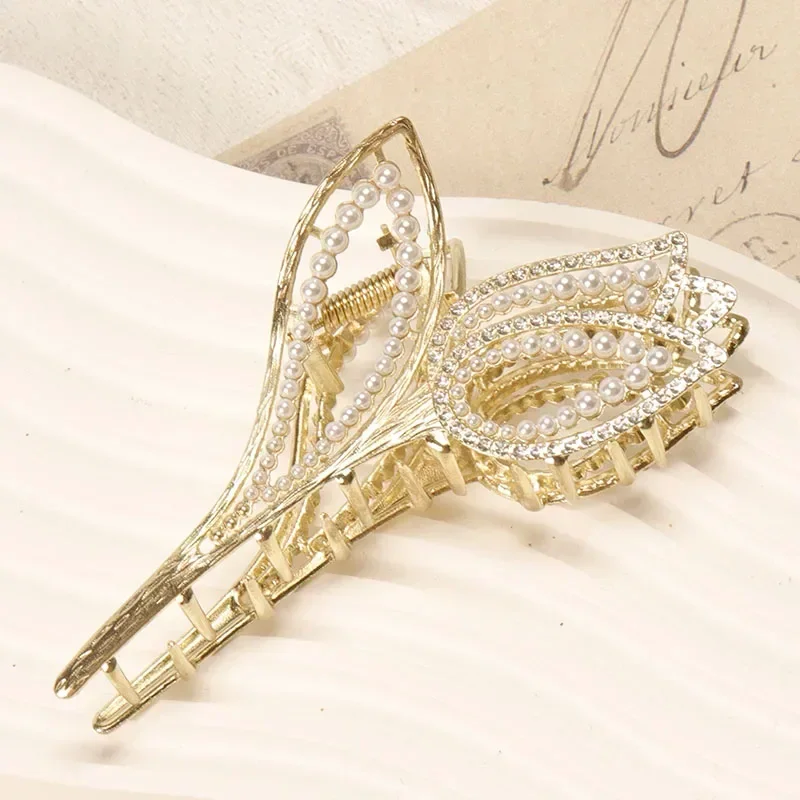 Korean Claw pearl rhinestone flower Metal Pearl Hair Clip Hairpin Hair Clips for Women Hair Accessories Ponytail Shark clip