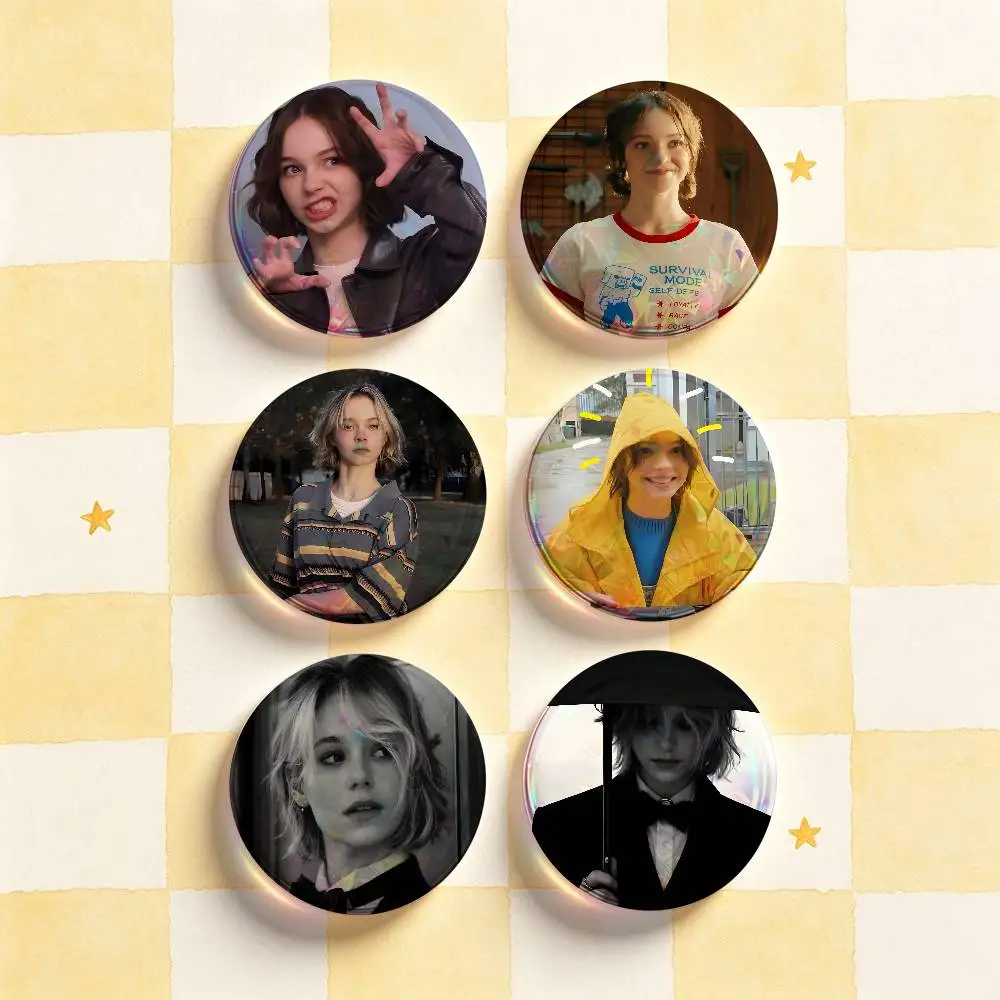 E-Emma Myers HD Print Badges Pretty Round Display Brooches IP merchandise 32mm 58mm 75mm 44mm 25mm