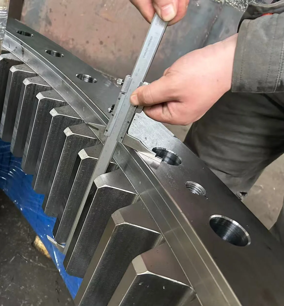 Heavy Duty Large Diameter Slewing Bearing for Excavator Crane Wind Turbine Four Point Contact Turntable Ring Custom