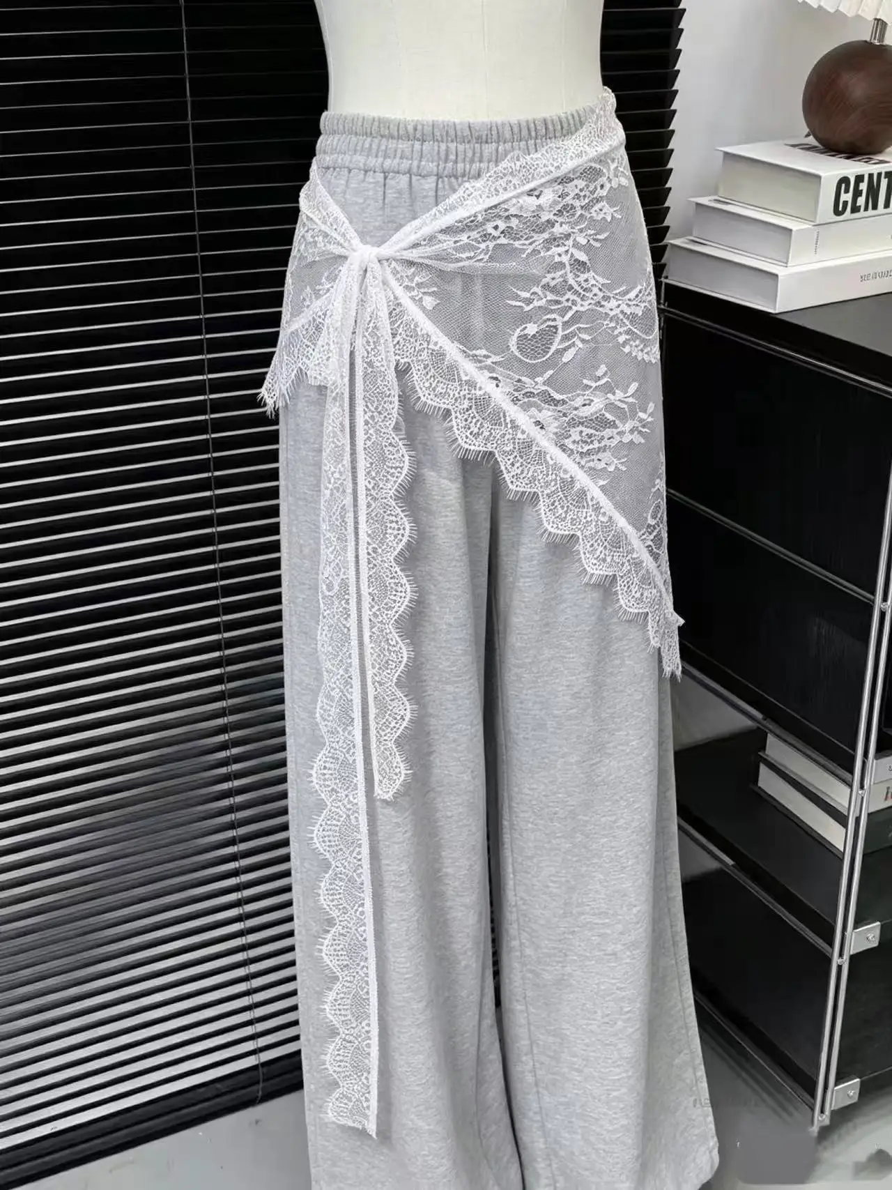New Lace Triangle Scarf, Butt Flap, Layered Versatile Korean-Style Lace Tie Triangle Scarf Shawl Accessory