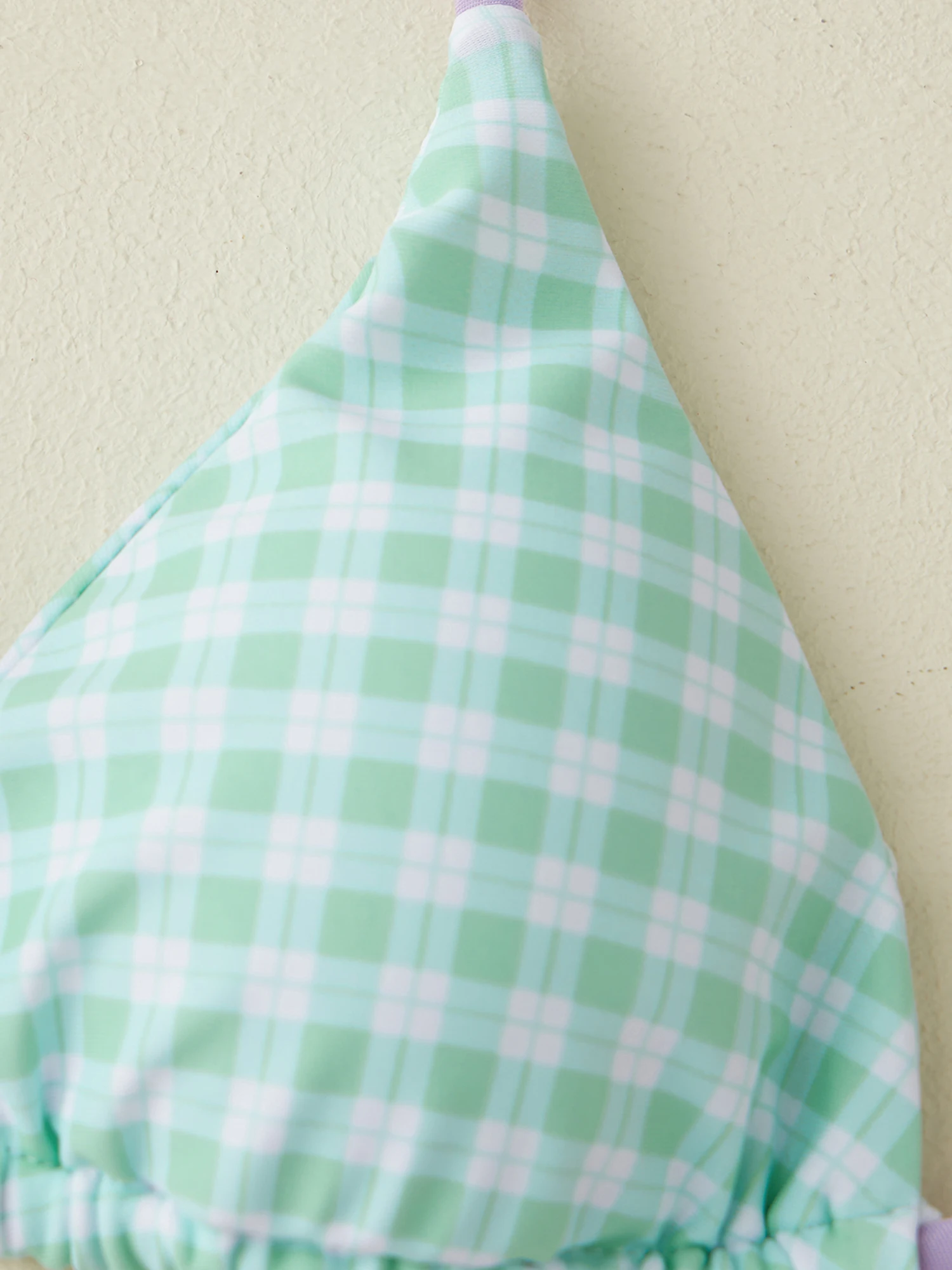 

Модный женский комплект бикини в клетку с бретелькой на шее и низом на шнуровке для стильной летней пляжной одежды