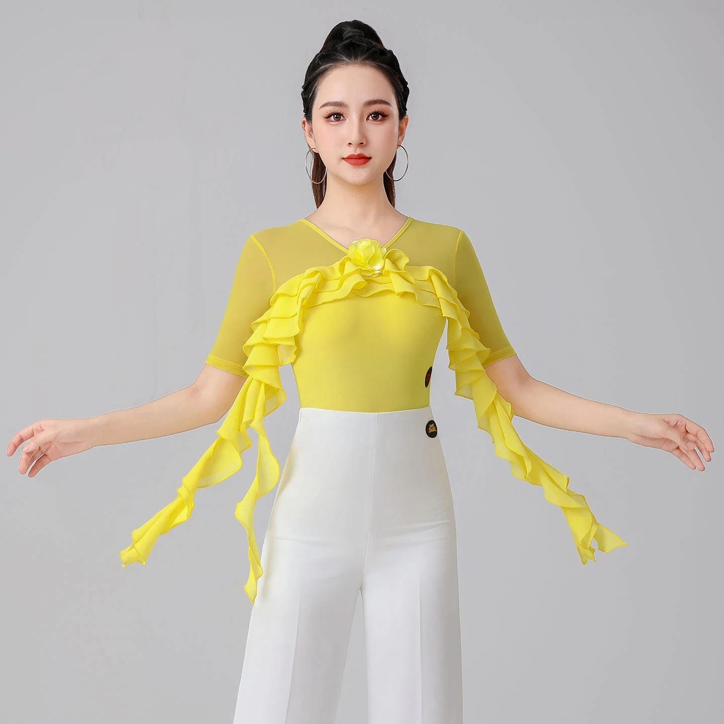 2025 femmes moderne haut de danse volant demi manches combinaison Chacha Rumba Tango robe de danse Costumes de danse latine porter DN20695