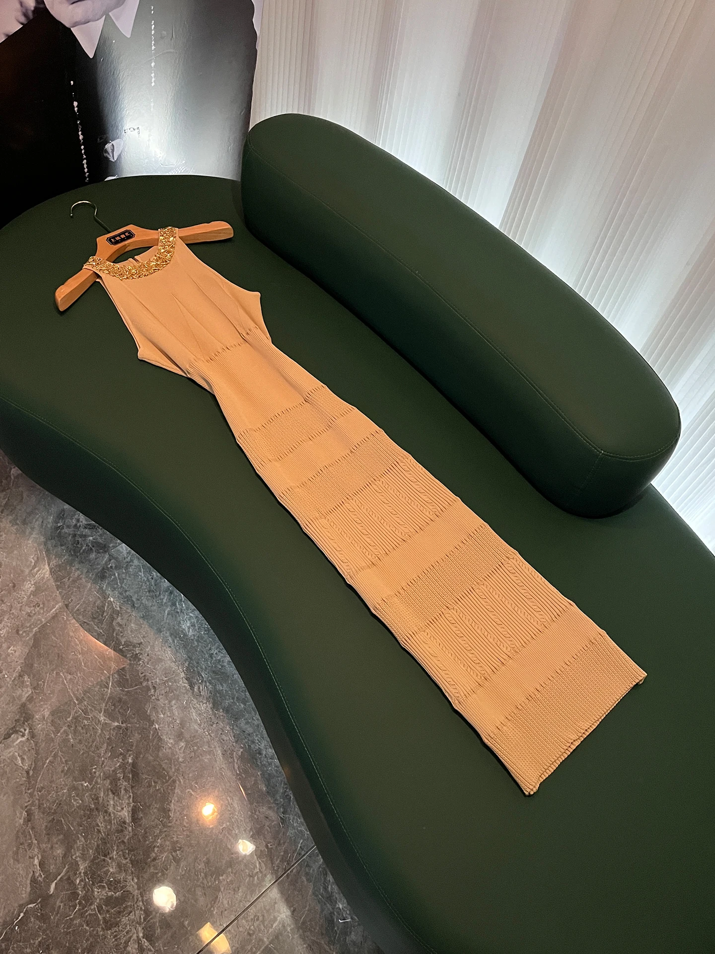 Summer 2026 Commute Style Sleeveless Knitted Long Dress Women's Slim Fit Bodycon Vest High Waist City Commuting round Neck Dress