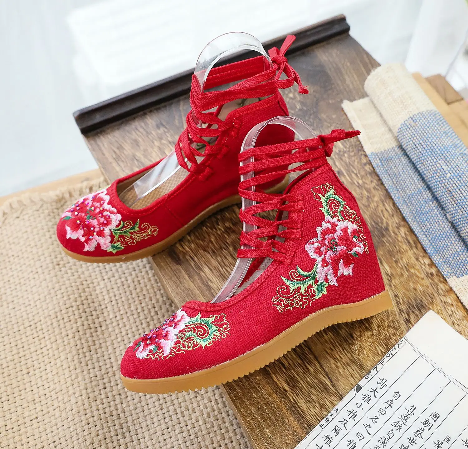 Veowalk Handmade Vintage Pumps Hidden Wedge Heel Women Cotton Embroidered Canvas Shoes Mid Top Ankle Strap Casual Pumps