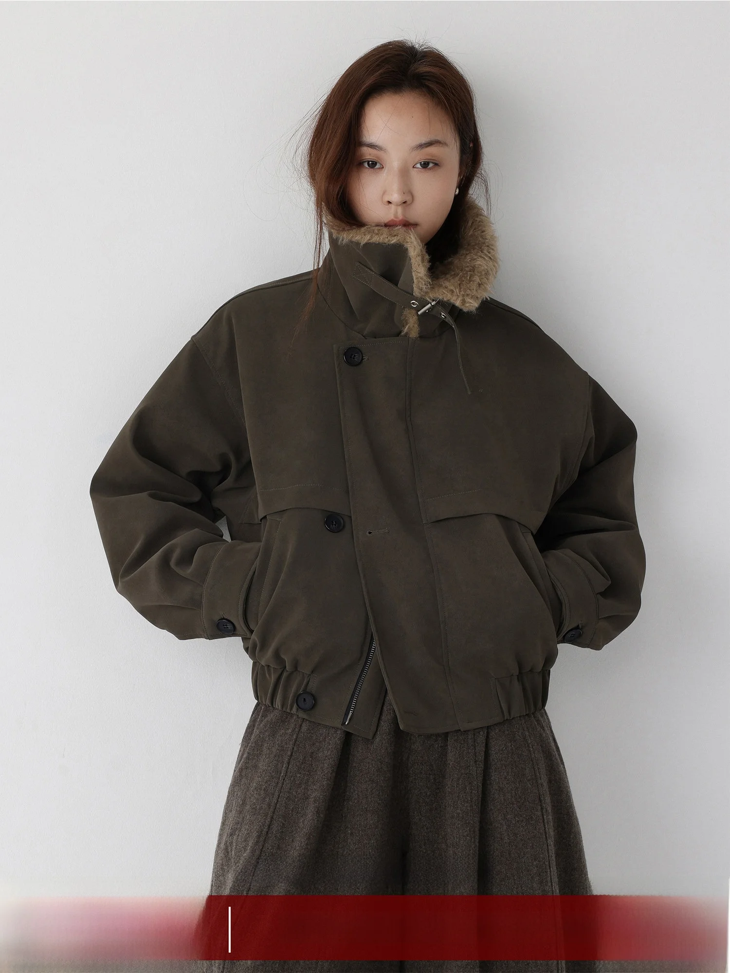 

Низкокалорийная куртка из искусственной замши с воротником из искусственной кожи, свободного кроя, для работы и повседневной носки, с длинными рукавами и застежкой-молнией...