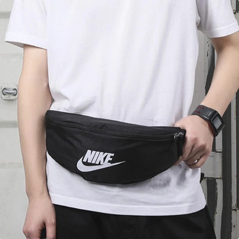 Nike Basic Big Logo Sports Fashion Leisure Fitness Training Portable Polyester Fanny Pack Men and Women the Same Pure Black