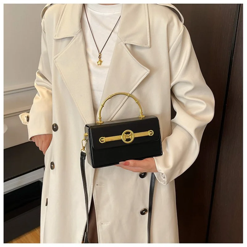 

Luxury Ladies Crossbody-Bag Made Of Fine Leather Boasting High-End Paris Vintage Chic Style