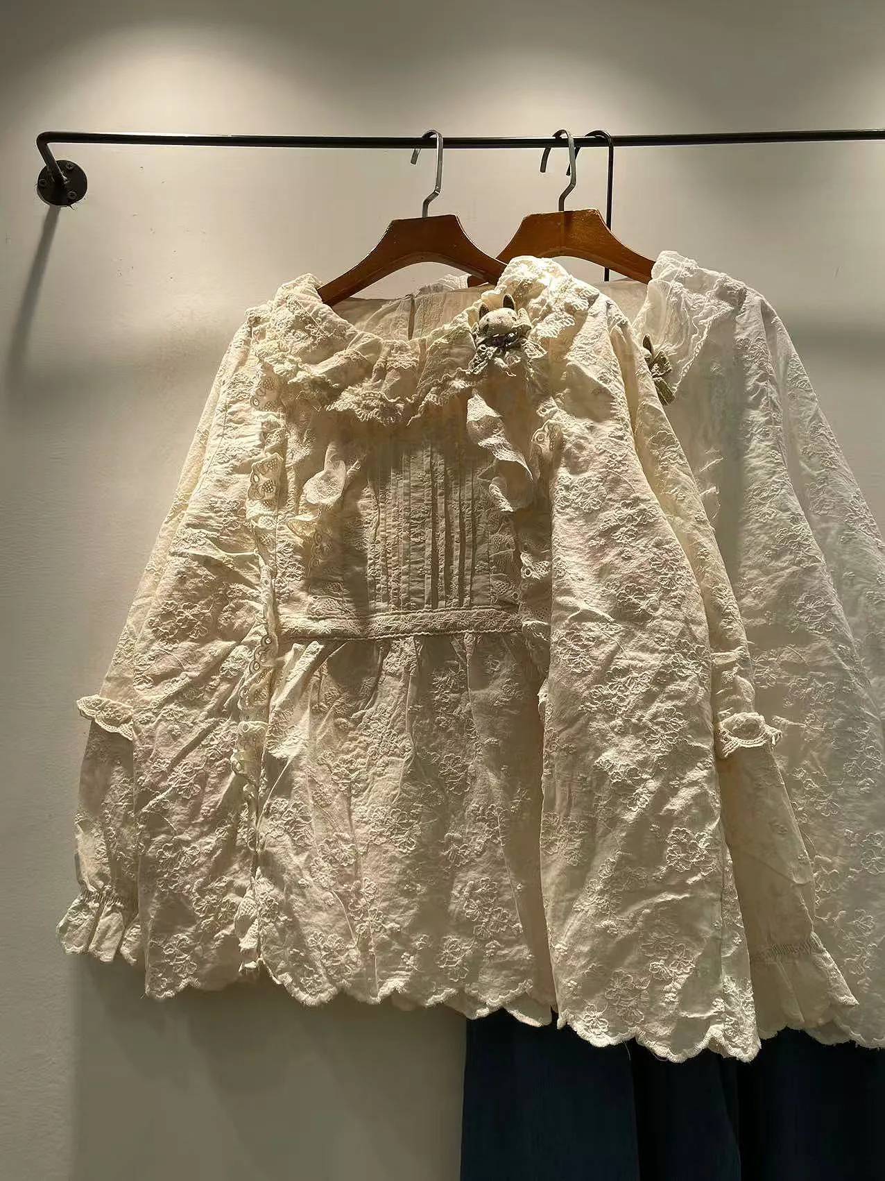 

Осенняя женская блузка 2025 года свободного кроя с длинным рукавом, вышивкой и кружевной отделкой, из чистого хлопка, удобная, дышащая, для девочек