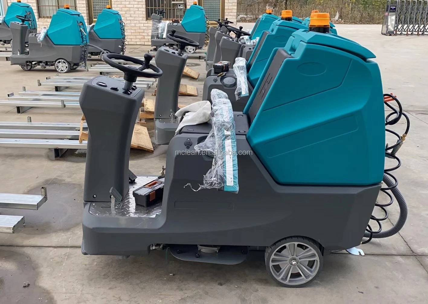 RD860N Fully Automatic Floor Scrubber Marble Tile Ride on Floor Cleaning Machine with High Pressure Gun