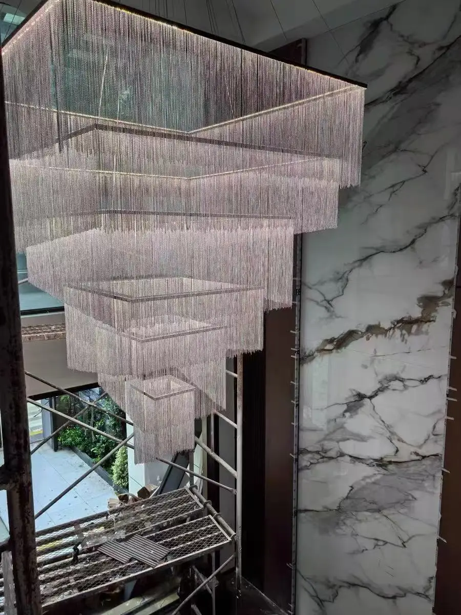 Lampadario quadrato moderno e lussuoso a led Lampada a sospensione in oro / argento per soffitto alto Soggiorno Hall Scala Grandi lampadari