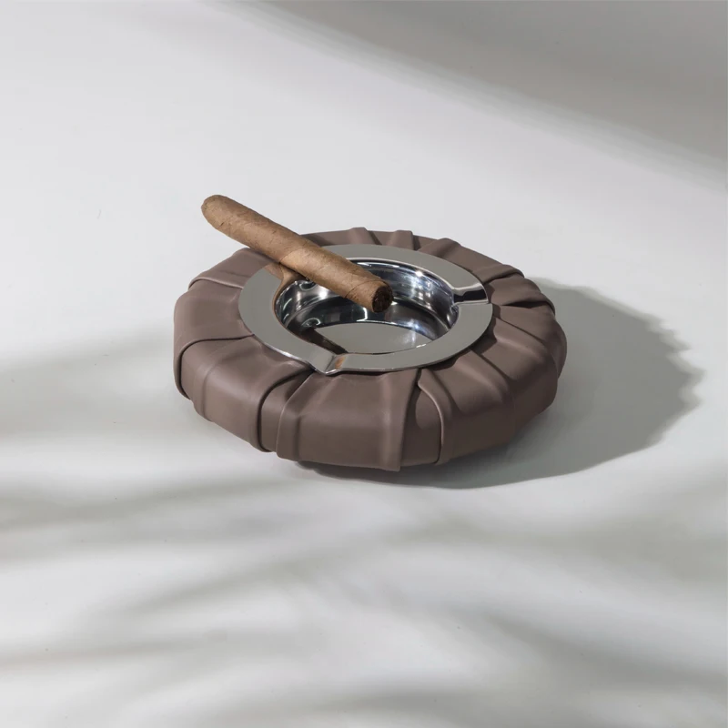 

Top-Grade Luxury Desktop Ashtray Fashion Home Decoration Item Metal with Leather Accents for Smoking