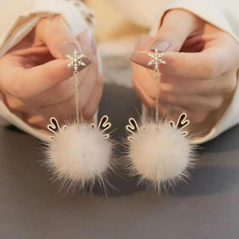 

2 Pcs Fashion Plush Snowflake Reindeer Sweet Personality Creative Stud Earrings Women Christmas Day Party Daily Gifts Jewelry