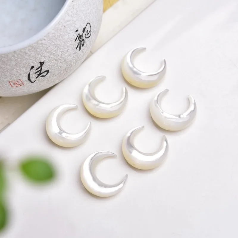 Small fresh retro mother-of-pearl moon pendant exquisite collarbone chain necklace, bracelet DIY jewelry