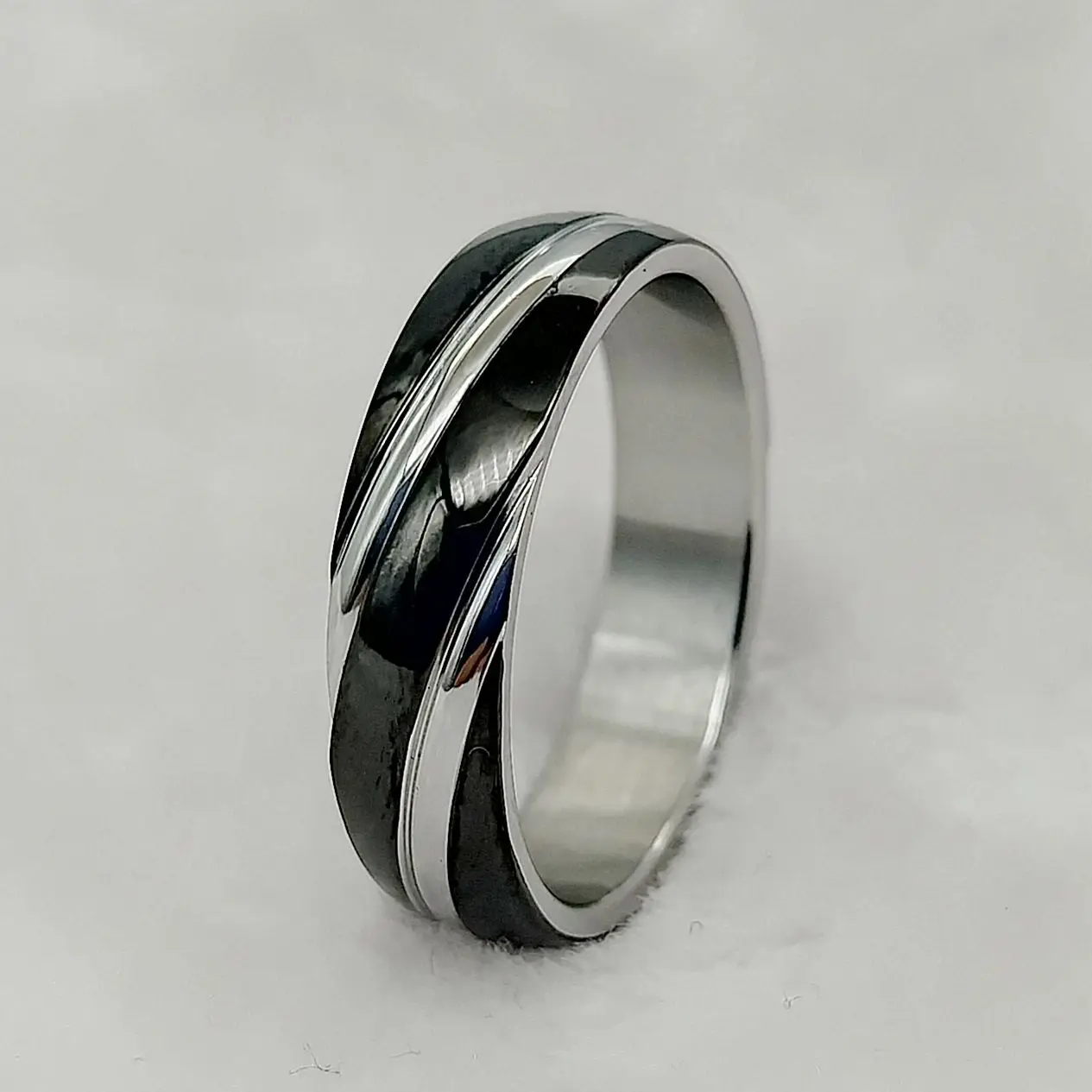 Wholesale Handmade Unique Designer Wedding Rings For Men Male Boys Black Fashion Stainless Steel Jewelry Finger Couple Ring