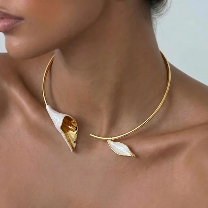 Art Sculptural Calla Lily Collar Necklace Flower Collar Chain White Flower Open Neck Cuff Textured Golden Stamen Jewelry Gift