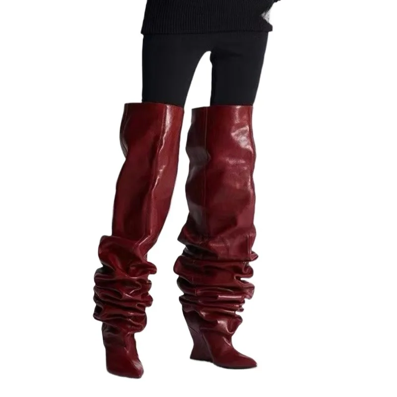 

Новинка 2025, подиумные пикантные высокие сапоги до бедра для женщин, плиссированные ботильоны на танкетке с острым носком и большой трубкой по окружности