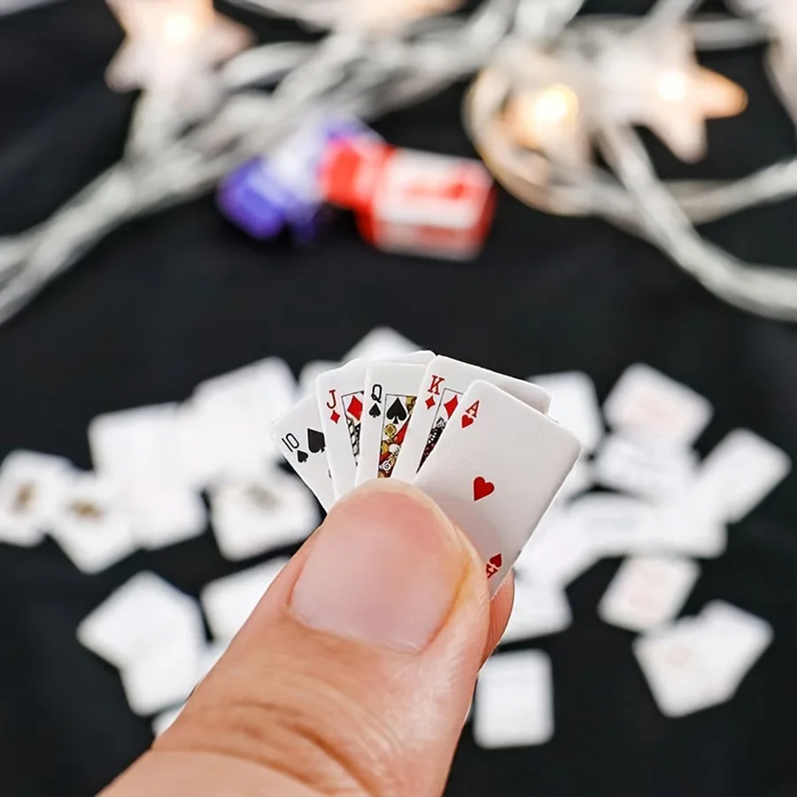 1PC Outdoor Portable Mini Fingertip Playing Card Super Travel Party Playing Card Suitable for Outdoor Party Gathering Activities