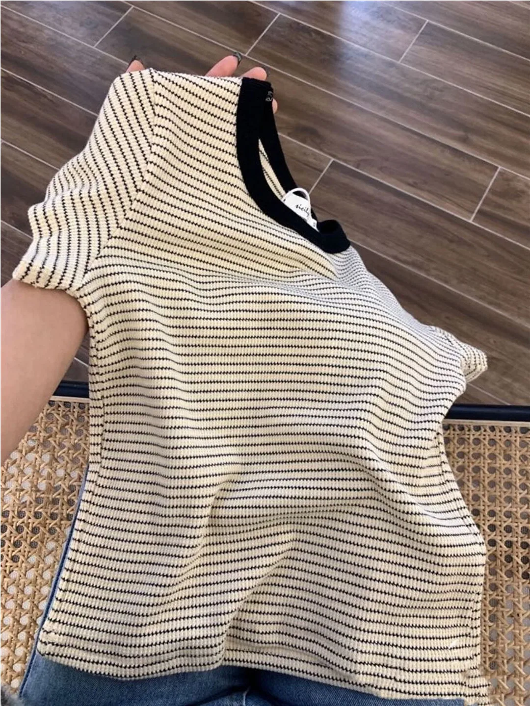 

Summer New Style Women's Slim Fit Short Sleeve T-Shirt Striped Short Length Fashionable Korean Version Commute Style Top