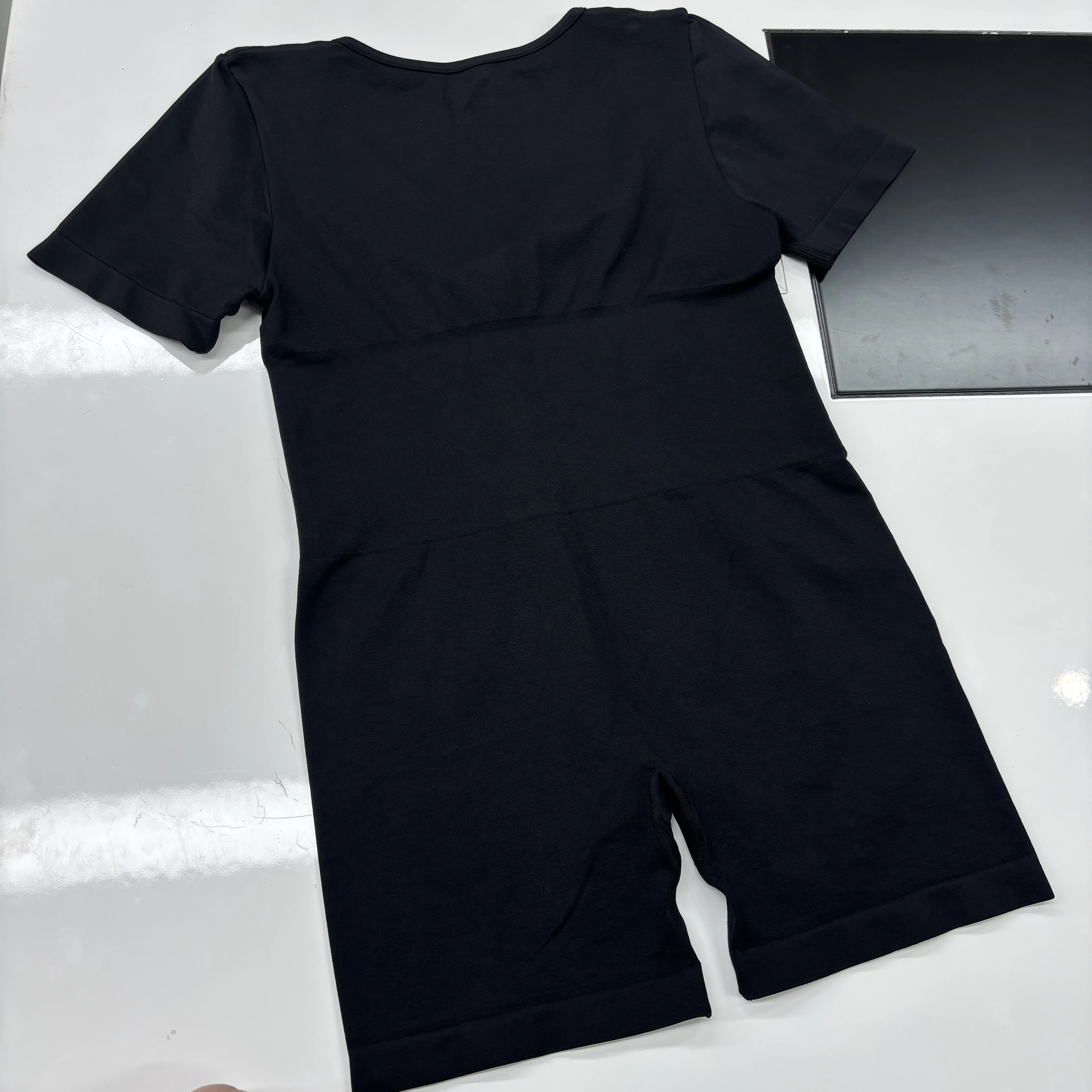 شورت نسائي بقطعة واحدة للنساء تنزيلات ساخنة بدون خياطة