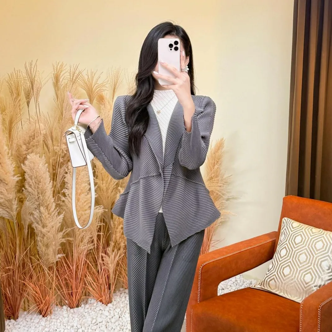 

Новое осеннее пальто Miyake Fold 2025 года «Холодное сердце» со свободным воротником, модный однотонный цвет, простой и удобный кардиган