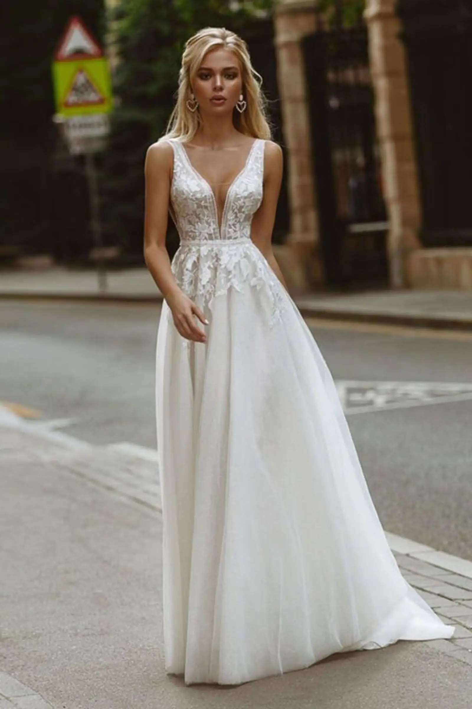

Women's Boho Wedding Dresses V Neck Beach Lace Bridal Wedding Gowns Elegant Tulle A Line Bridal Dress