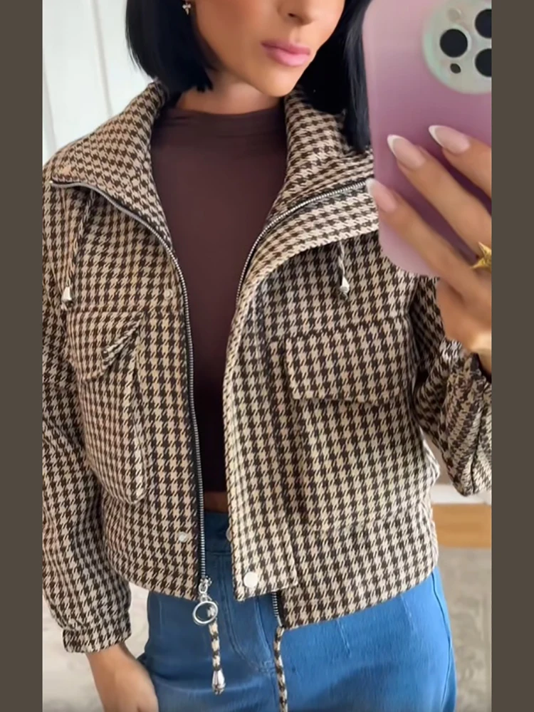 Retro-Karo-Stehkragen-Kurzjacke für Damen, lässig, langärmelig, mit durchgehendem Reißverschluss, Kordelzug, Taschen, lockerer Mantel, für den Alltag im Herbst, Streetwear-Oberbekleidung. – Detail 10
