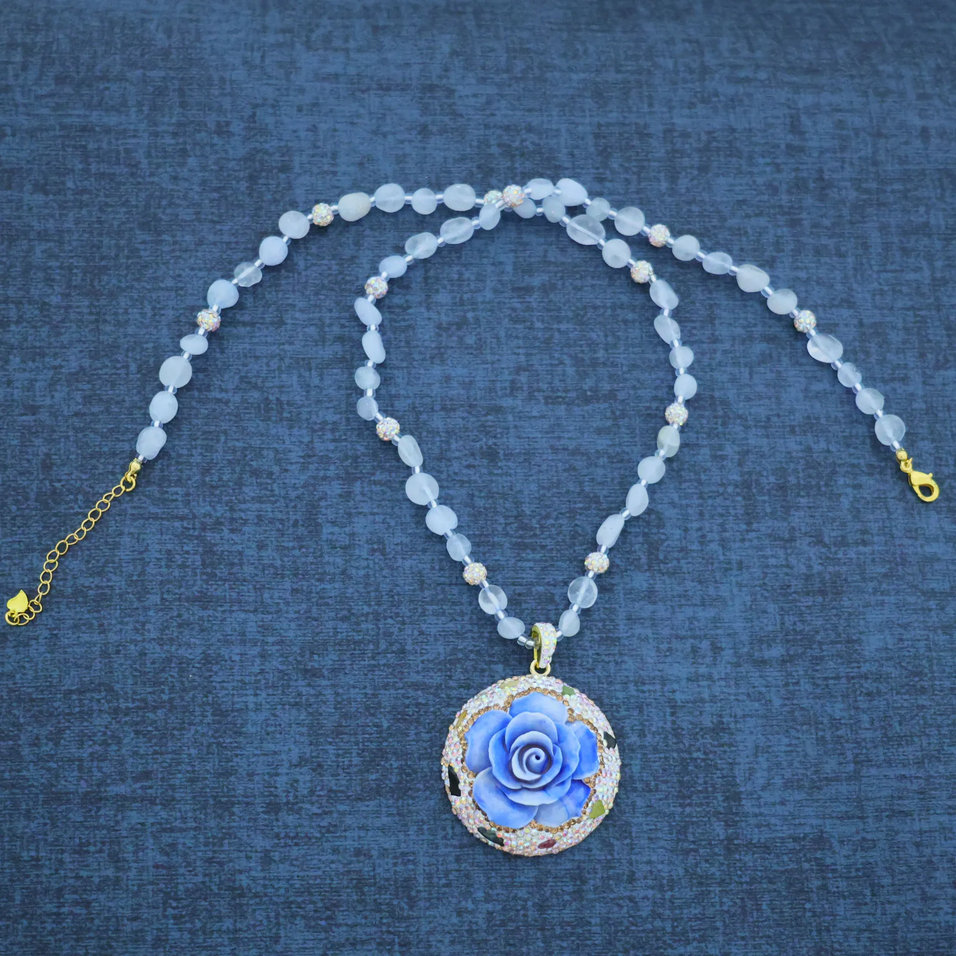Internet celebrity new natural shell powder embossed aquamarine, jewelry new mascot, factory live supply wholesale