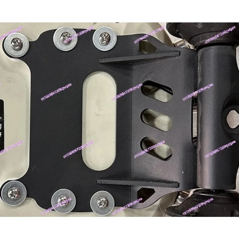 

Комплект для самостоятельной сборки электрического тюнингованного автомобиля: шасси «рыбья голова», мотор, пульт дистанционного управления, аккумулятор — полный набор.