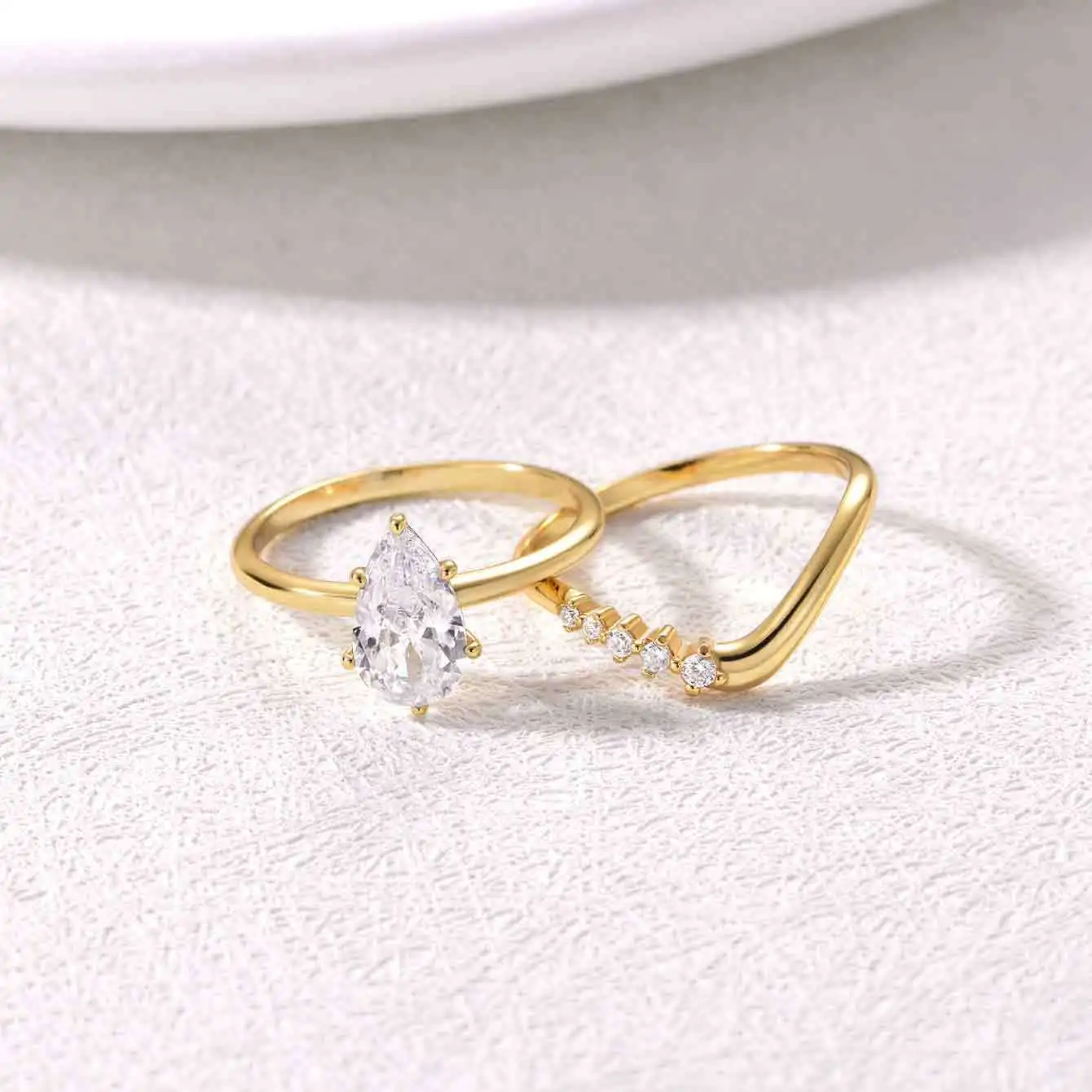1.5ct Pear Cut Moissanite Engagement Ring Women 925 Sterling Silver Split Shank 18K Gold Plated Wedding Bridal Jewelry Gift ﻿