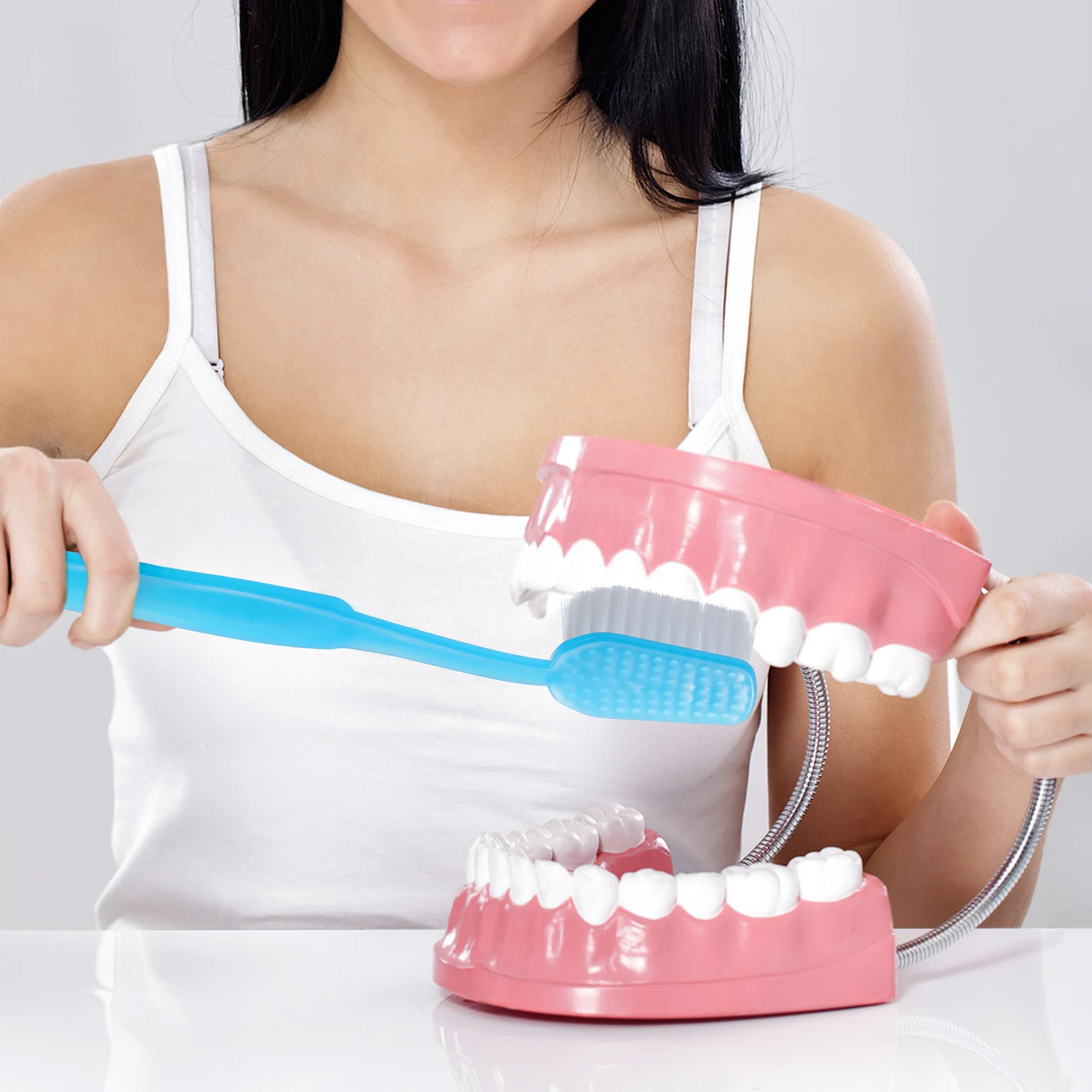 

2Pcs Giant Toothbrush Oversized Decorative Party Prop for Photo Booth Stage Performances Store Displays Halloween