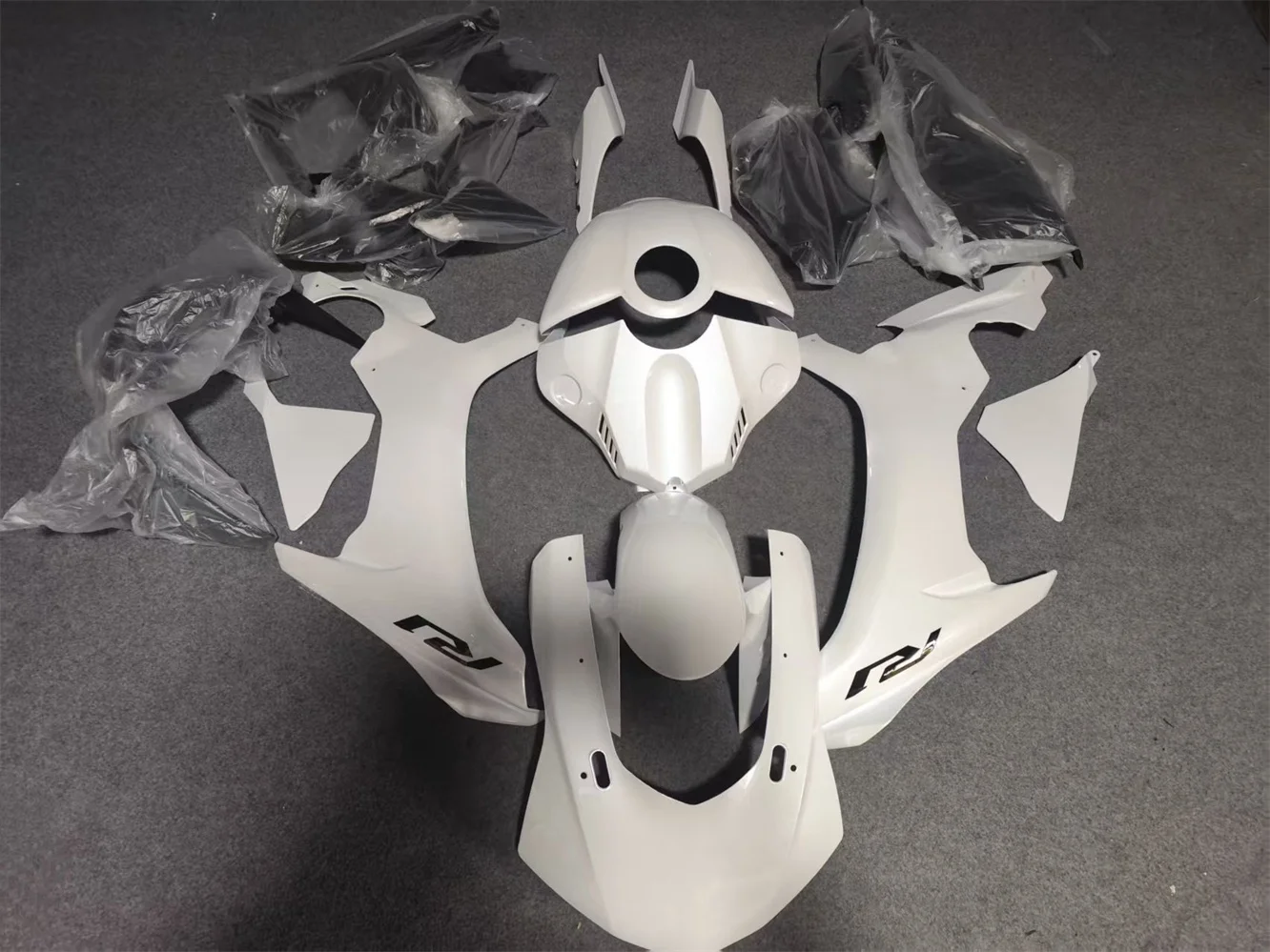 The motorcycle fairing is suitable for R1 2015 2016 2017 2018 2019 YZF1000 15 16 17 18 19 body fairing pearl white motorcycle