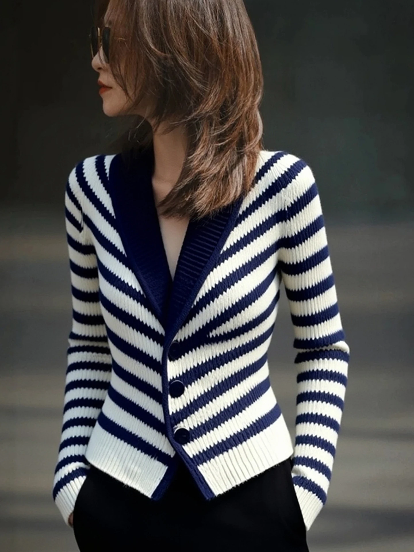 

Ele Long Sve V-Ne Women's Knitwear Striped Design Base Layer Top Faionable Early Autumn European Sle Camere Sw...