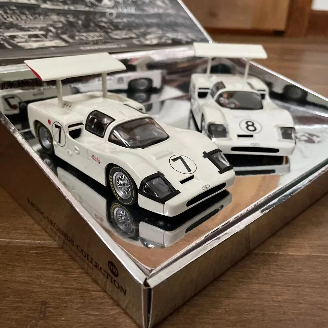 

MRRC 1/32 Slot Car MC 0040 Racing Legends Collection Chaparral 2F #7 & #8