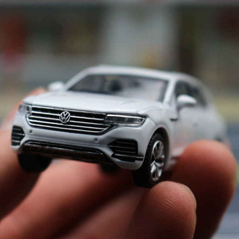 1:64 VW Touareg SUV Alloy Car Model Diecast Metal Off-road Vehicle Car Model Miniature Scale Simulation Collection Kids Toy Gift