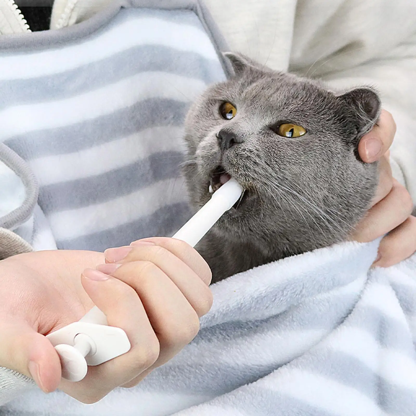 Dog Cat Tablet Feeder Soft Silicone Pill Syringe Portable Pet Medicine Feeding Tool for Home Care and Veterinary Use view 2