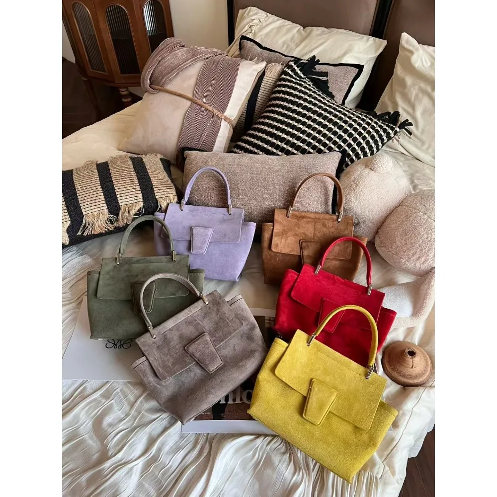 

Retro Messenger Bag 2026 New Leather Velvet Portable Small Square Commuting Versatile High Sense Niche Design Unique Exquisite