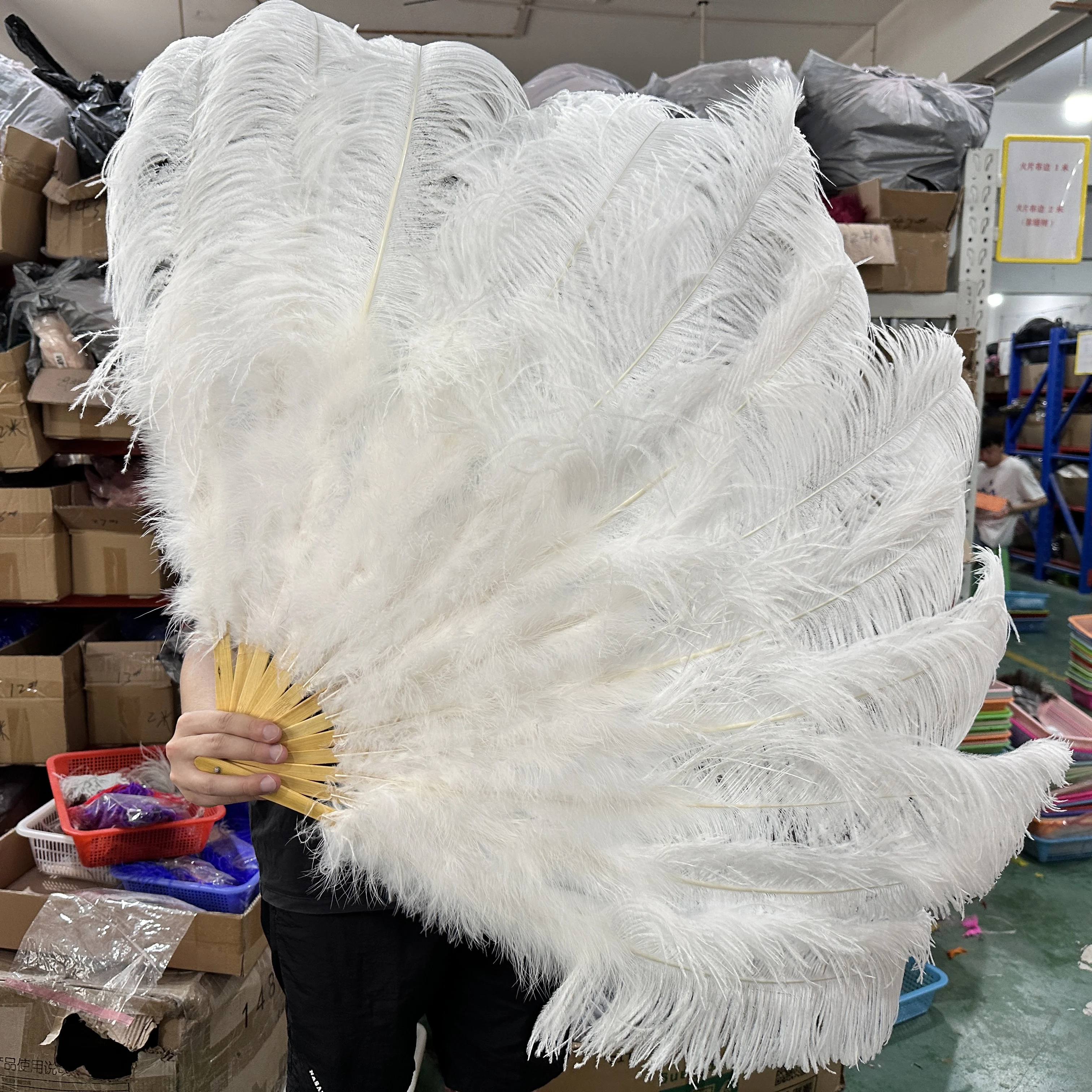 White Big Ostrich Feather Fans 100CM 130CM Fluffy 13 Bone Handheld Dance Stage Performance Feather Fan Wedding Dance Accessories