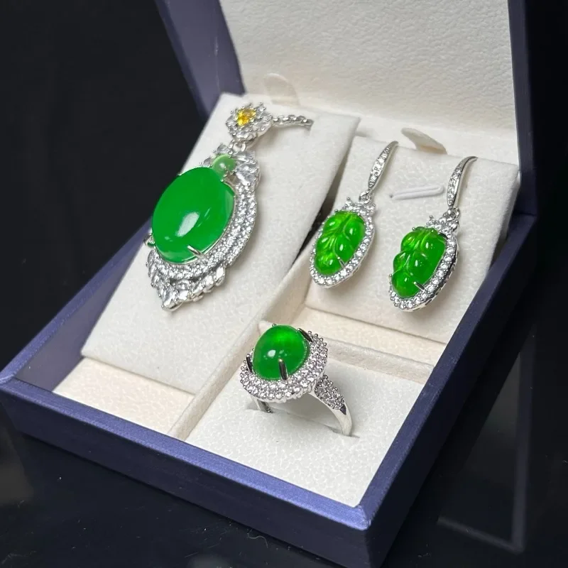 

Natural High-ice Quartzite Jade Set, Versatile Fashion Three-piece Set