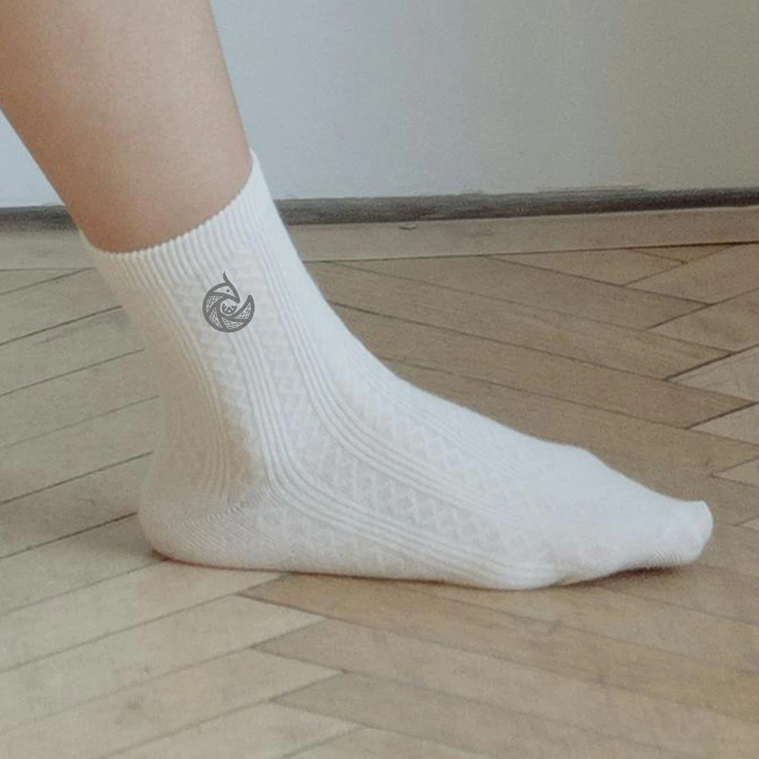 Men's and women's socks are odor resistant, comfortable, and fashionable