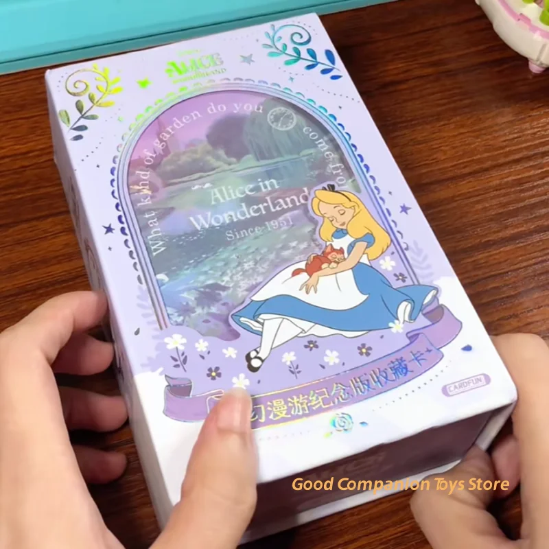 بطاقة أصلية. ممتعة ‌   سلسلة ديزني أليس في بلاد العجائب بطاقات قابلة للجمع هدايا بطاقات شخصيات الرسوم المتحركة الطرفية