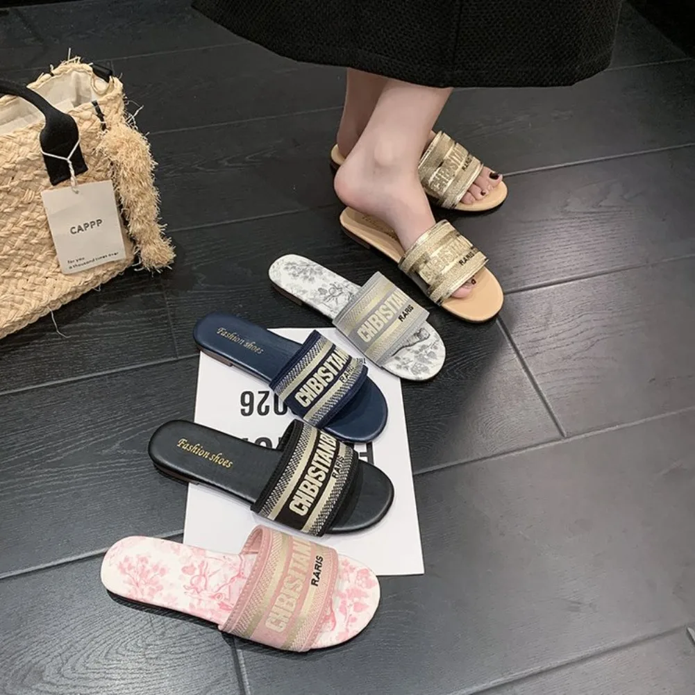 Damen-Mode-Flachpantoffeln, Sommer-Neuheit, runde Zehenpartie, offene Zehen, Buchstabenstickerei, weiche Sohle, rutschfeste Sandalen, Damen-Hausschuhe – Detail 4