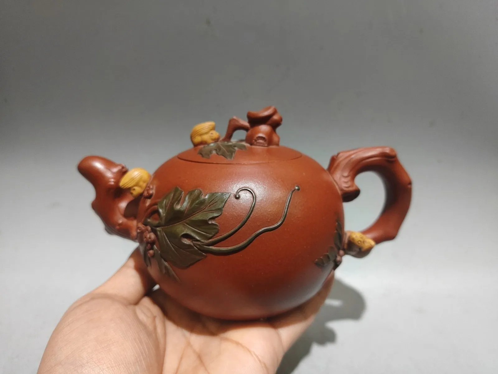 Artisanal Yixing Teapot Gongfu Cup Puer Tea Zisha Artistic Squirrel Grape Vine