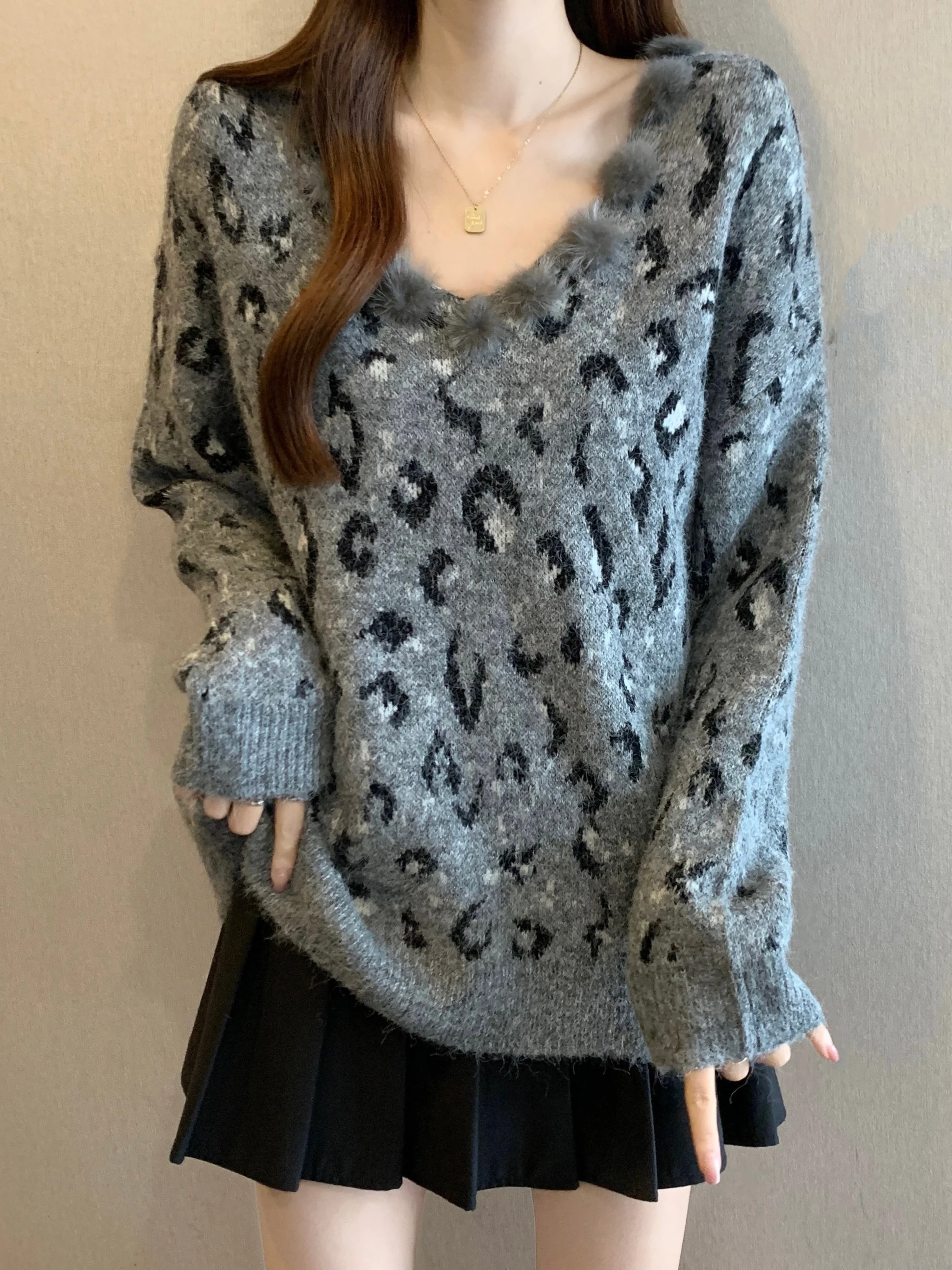 Gray Leopard Print Mink Velvet Sweater Women's V-Neck Shoulder-Length Sleeve Loose Fit Commute Style Winter Long Sleeve Top
