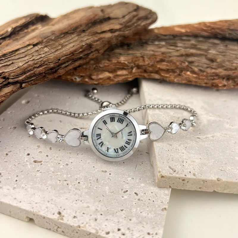 Винтажные часы-браслет с сердечком, модные классические изысканные часы со стразами и маленьким циферблатом, женские наручные часы, подарок
