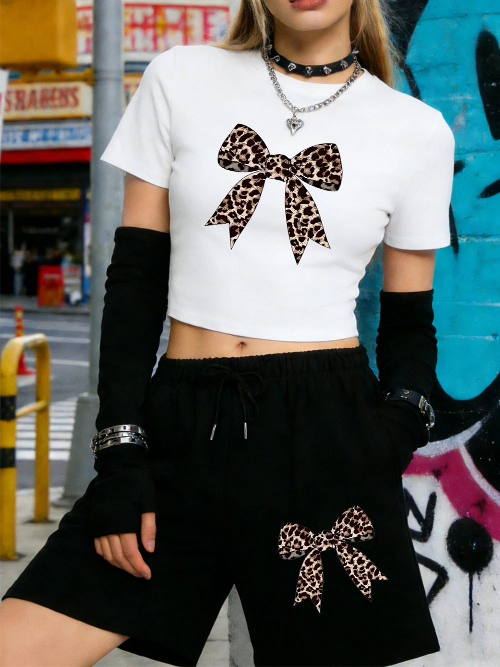 

Summer Y2K Leopard Bow Prints Crop Tops Shorts Womans Two Pieces Set Five Point Pants Slim O-Neck High Elastic Soft T-Shirts